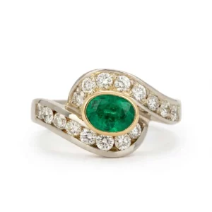 ANELLO DUE ORI CON DIAMANTI E SMERALDO TAGLIO OVALE KT 0.48 TOT.GVS1