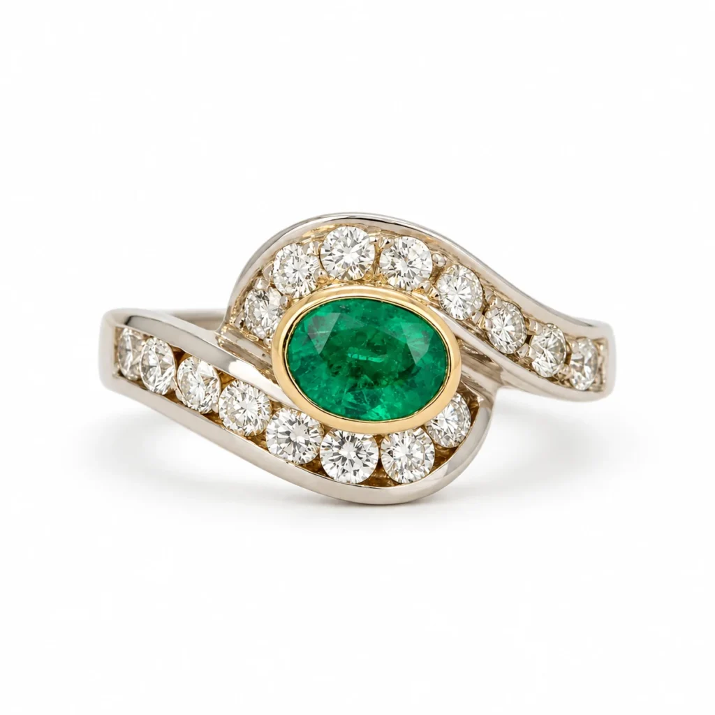 Anello due ori con diamanti e smeraldo taglio ovale KT 0.48 TOT.GVS1, oro 18 kt