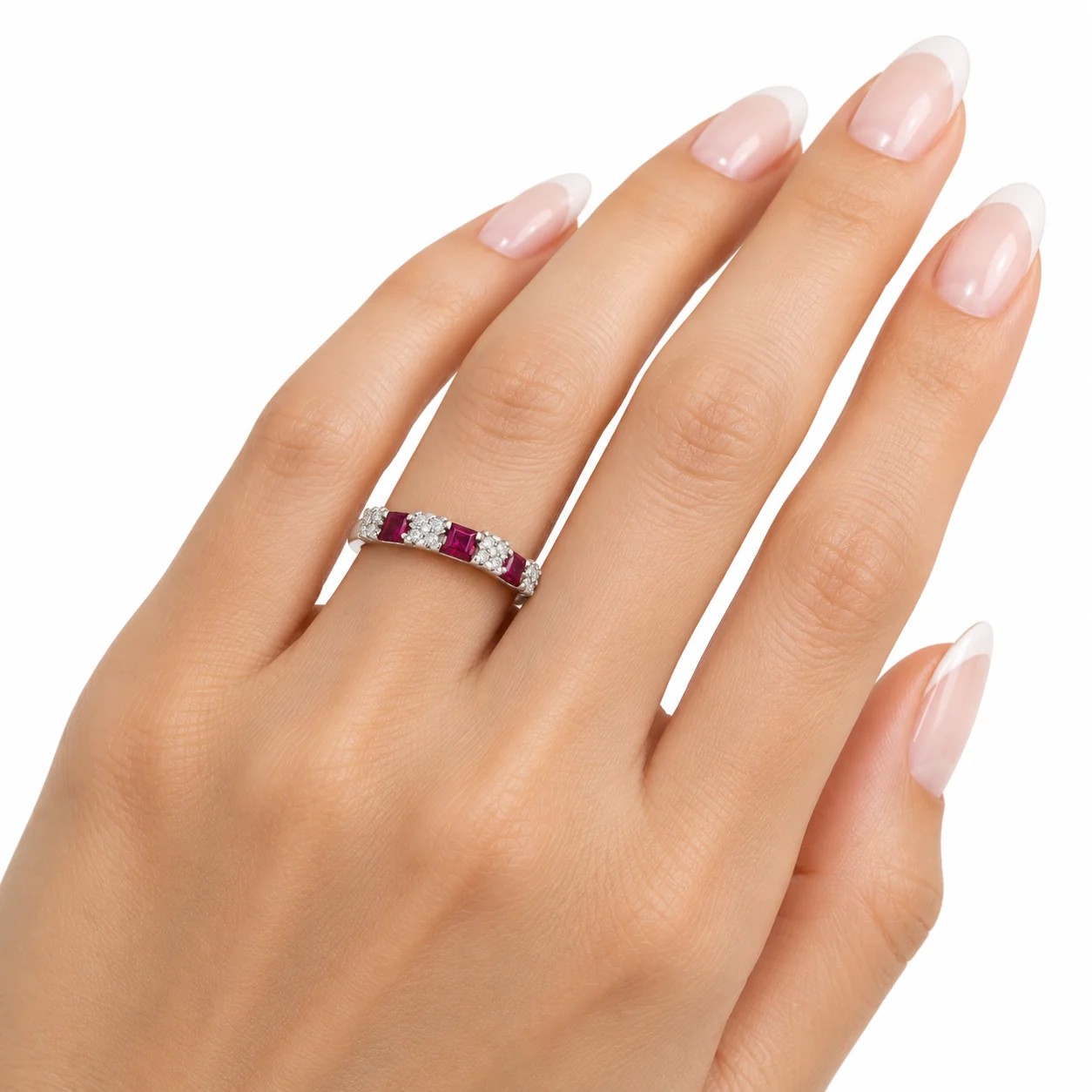 Anello oro bianco riviera con zirconi bianchi e rossi, oro 18 kt, indossata