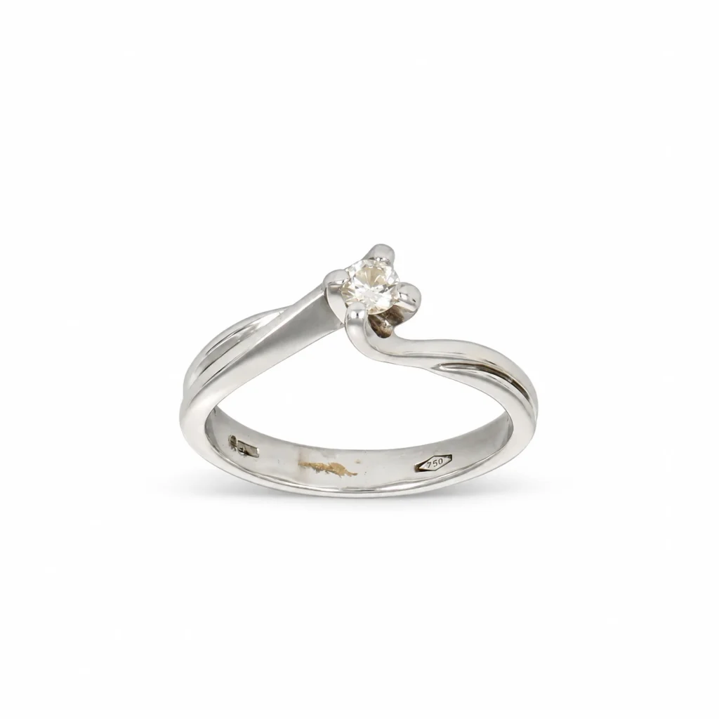 Anello solitario in oro bianco 18 kt con diamante centrale e gambo curvo