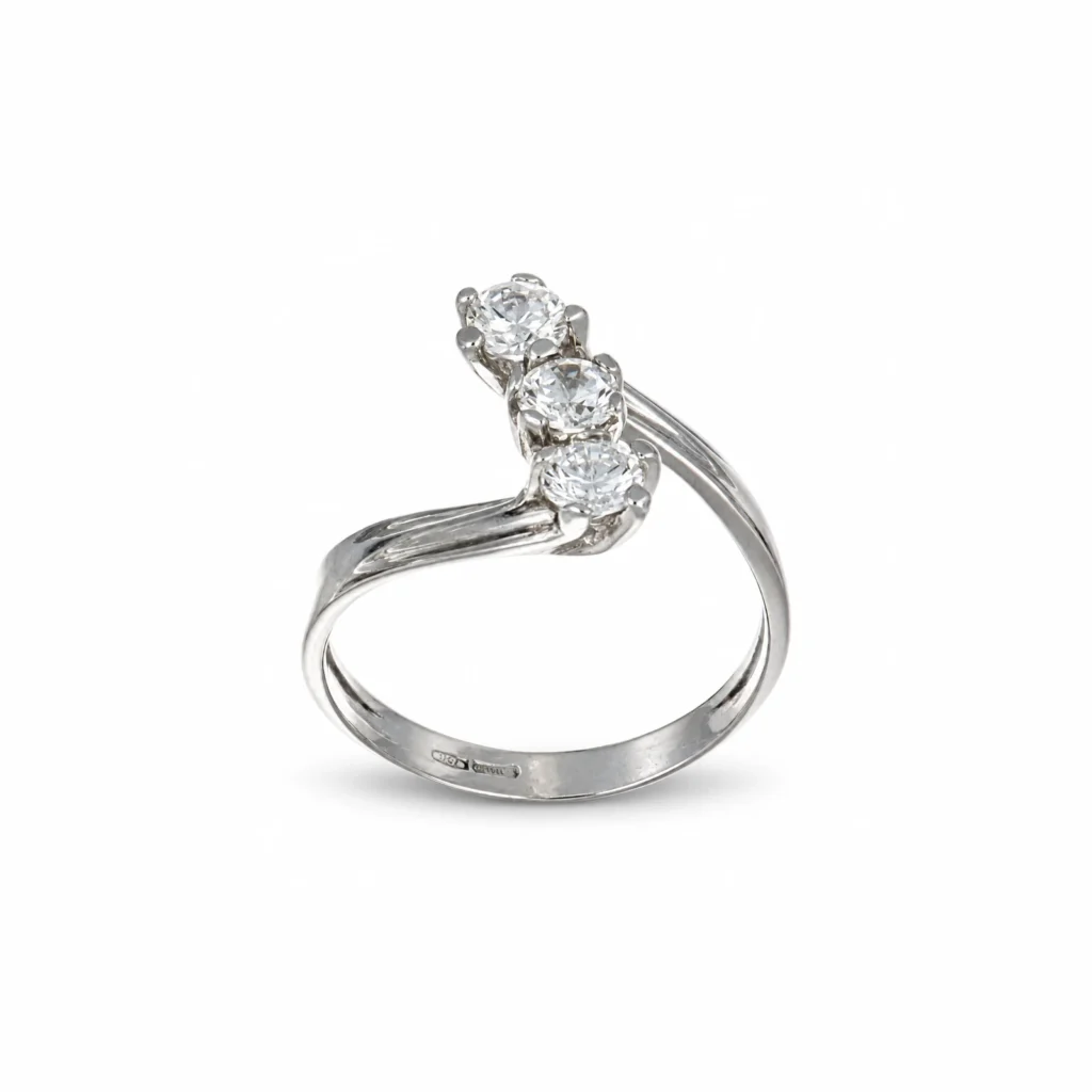 Anello trilogy in oro bianco 18 kt con tre pietre disposte in verticale