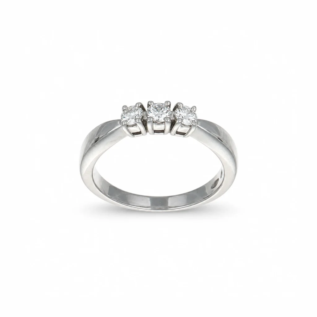 Anello trilogy in oro bianco 18 kt con tre diamanti affiancati