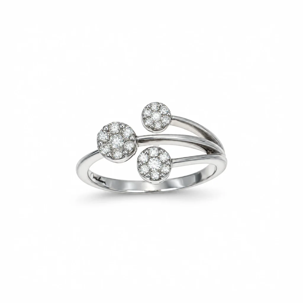 Anello Miluna in oro bianco 18 kt con tre motivi floreali di diamanti e montatura contrarié
