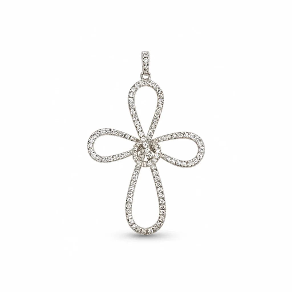 Croce traforata in oro bianco 18 kt con diamanti lungo i quattro profili curvi