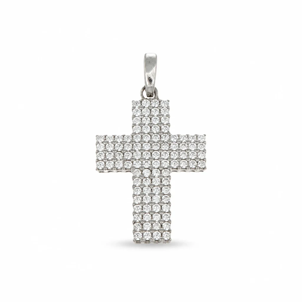 Ciondolo croce in oro bianco con superficie pavé di zirconi bianchi